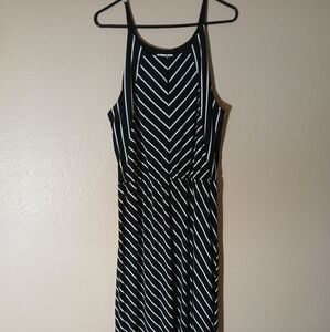 #406 Woman's 24/7 Maunces Black & White Stripe Sleeveless Dress Size Large